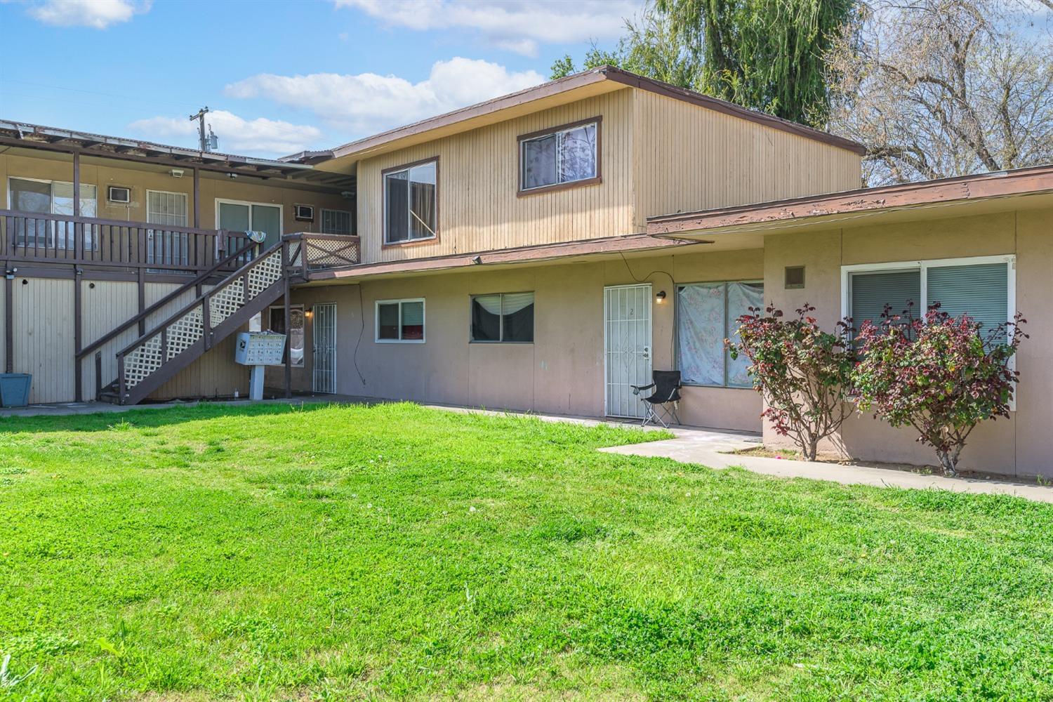 132 West 18th Street Merced, CA 95340 - Photo 6 of 23 a view of a house with backyard and a garden
