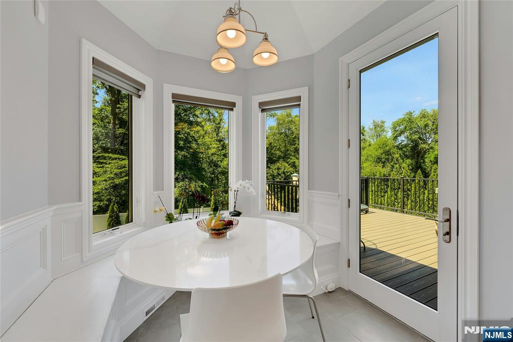 697 Terrace Drive Paramus, NJ 07652 - Photo 10 of 30