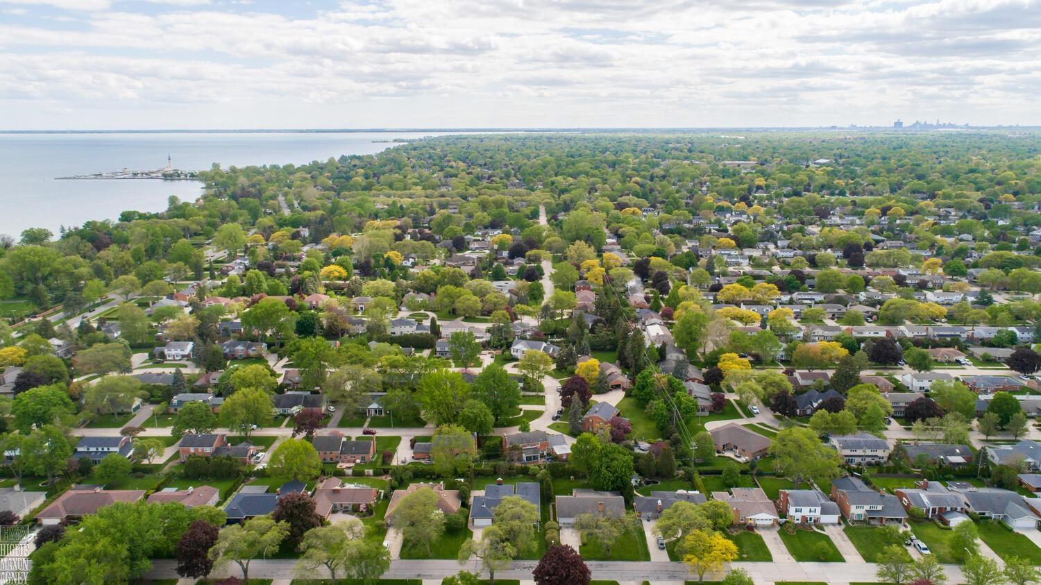 70 North Duval Road Grosse Pointe, MI 48236 - Photo 54 of 55 50142048-87d9282e-3bc0-402f-9c81-34808d6abda3.JPG