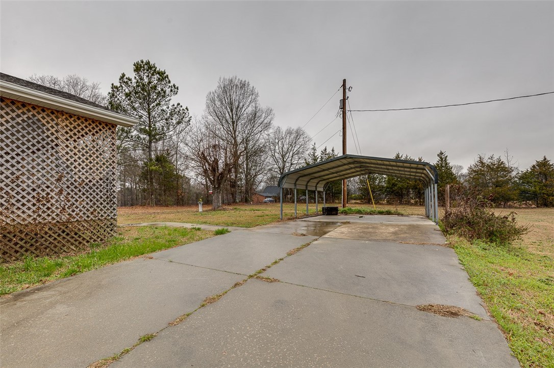 102 Oak Hill Road Belton, SC 29627 - Photo 27 of 32