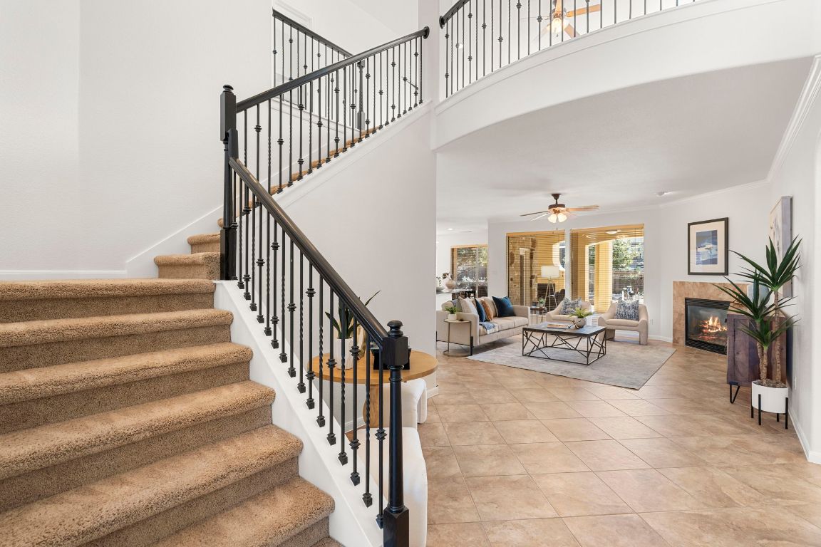 7809 Tusman Drive Austin, TX 78735 - Photo 13 of 40 Entry to living area