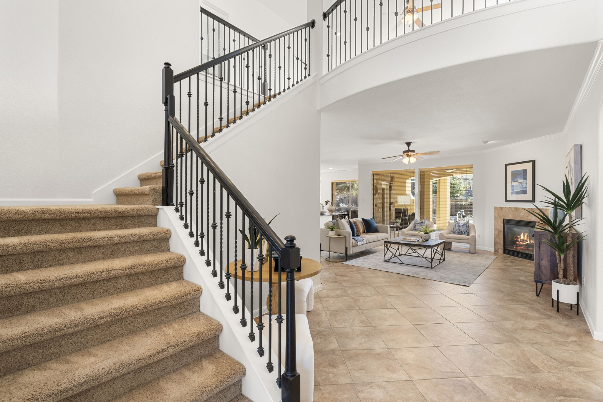 7809 Tusman Drive Austin, TX 78735 - Photo 14 of 38 Entry to living area