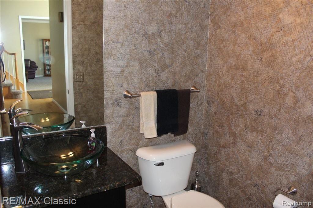 47934 Pavillon Road Canton, MI 48188 - Photo 15 of 25 Powder Room
