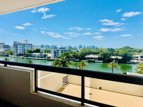 $4,500 | 2555 Collins Avenue, Unit 704, Miami Beach, FL 33140