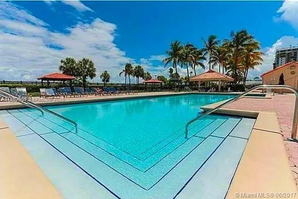 $4,500 | 2555 Collins Avenue, Unit 704, Miami Beach, FL 33140