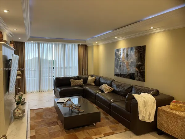 $4,500 | 2555 Collins Avenue, Unit 704, Miami Beach, FL 33140