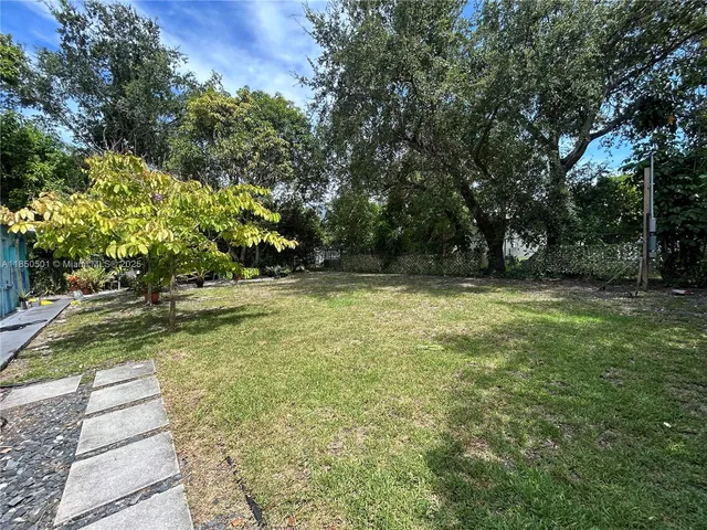 a view of a yard with plants