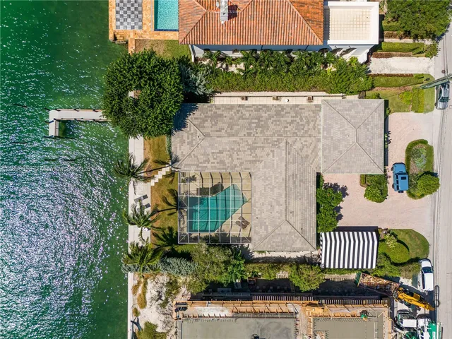 an aerial view of a house having garden
