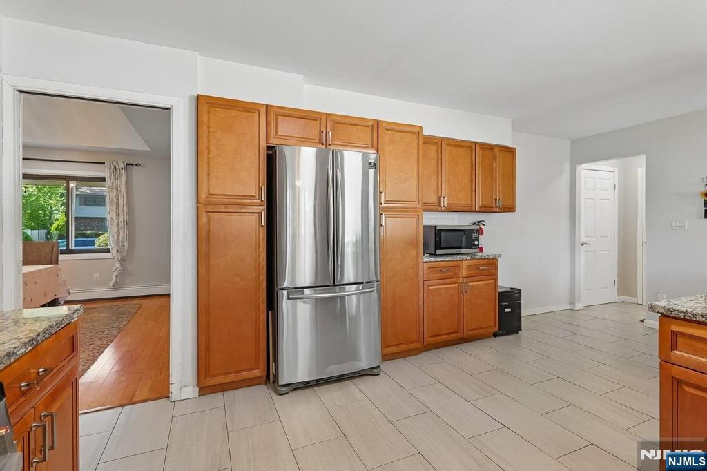 16 Cutter Avenue Edison, NJ 08820 - Photo 5 of 22