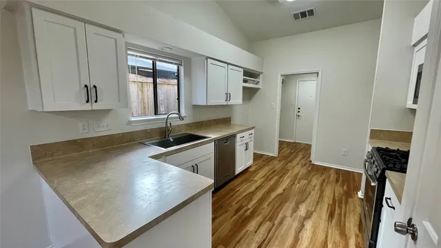 $2,400 | 6601 Shiner Street, Austin, TX 78729