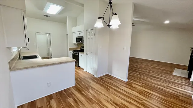 $2,400 | 6601 Shiner Street, Austin, TX 78729