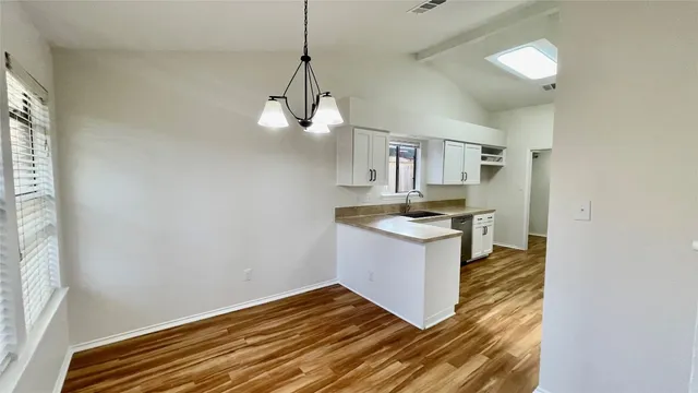 $2,400 | 6601 Shiner Street, Austin, TX 78729