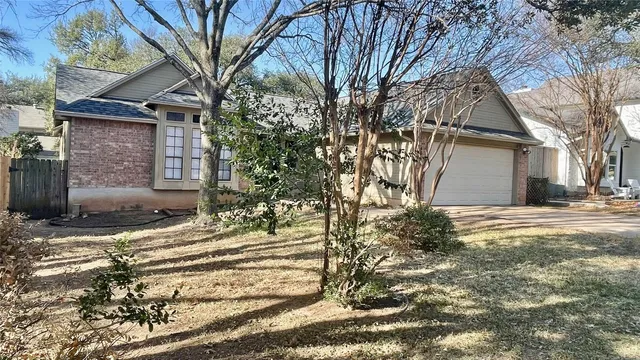$2,400 | 6601 Shiner Street, Austin, TX 78729