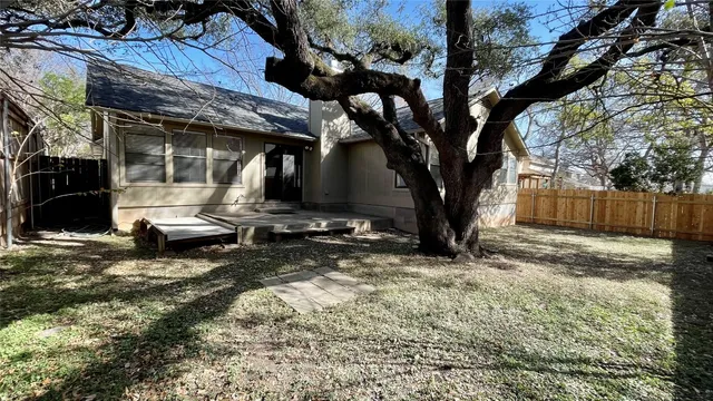 $2,400 | 6601 Shiner Street, Austin, TX 78729