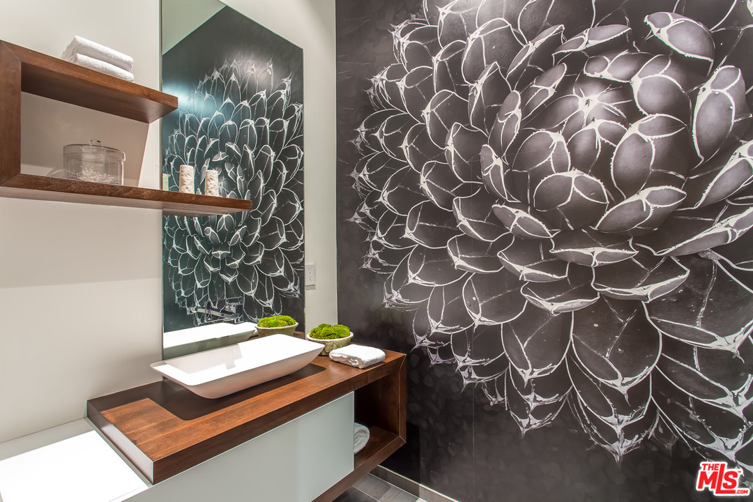 1424 Rising Glen Road Los Angeles, CA 90069 - Photo 22 of 48