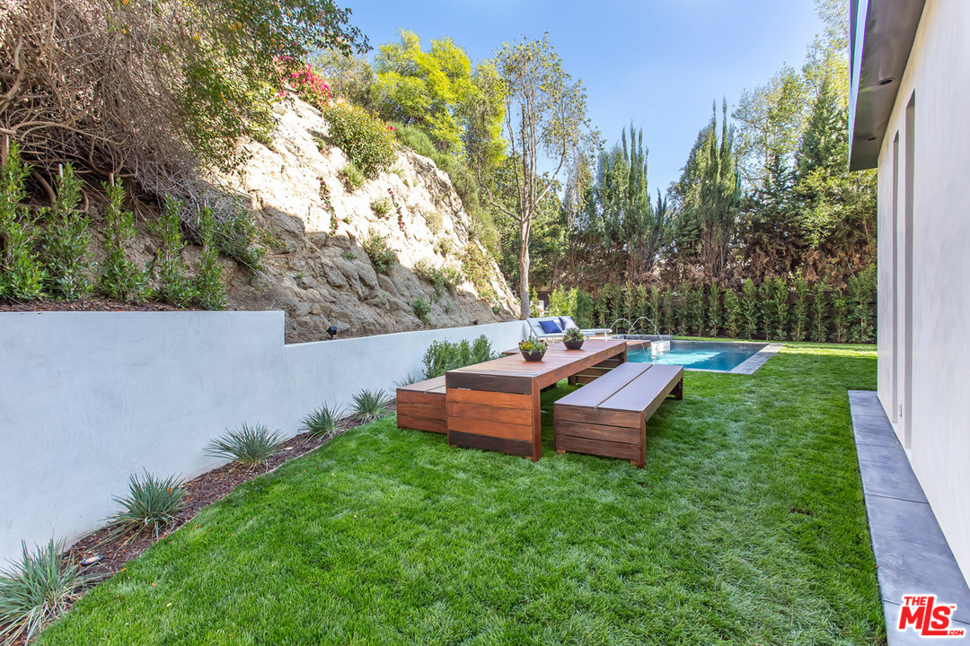 1424 Rising Glen Road Los Angeles, CA 90069 - Photo 33 of 48 a garden view with a seating space