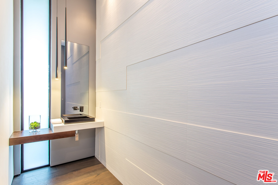 1424 Rising Glen Road Los Angeles, CA 90069 - Photo 45 of 48 a bathroom with a bathtub and a sink
