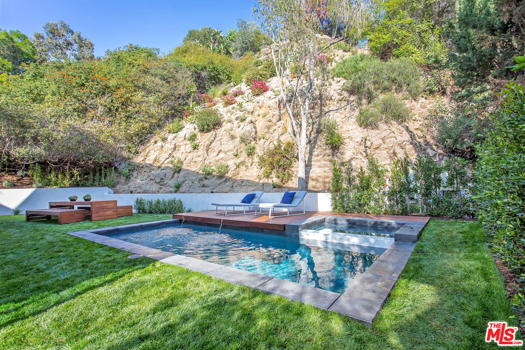 1424 Rising Glen Road Los Angeles, CA 90069 - Photo 9 of 48 a view of a backyard with sitting area