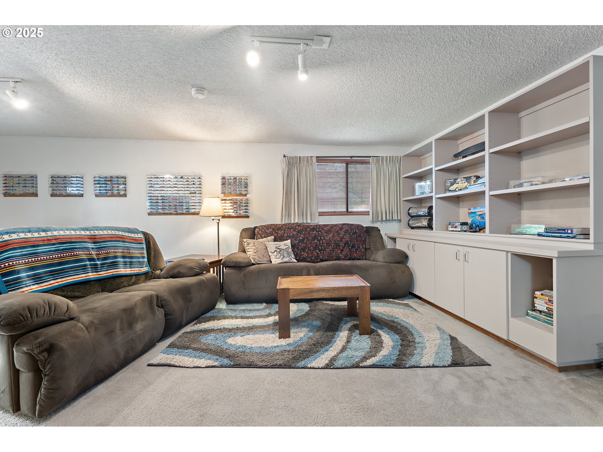 18100 Southwest Barcelona Way Beaverton, OR 97007 - Photo 23 of 41 a living room with furniture and a book shelf