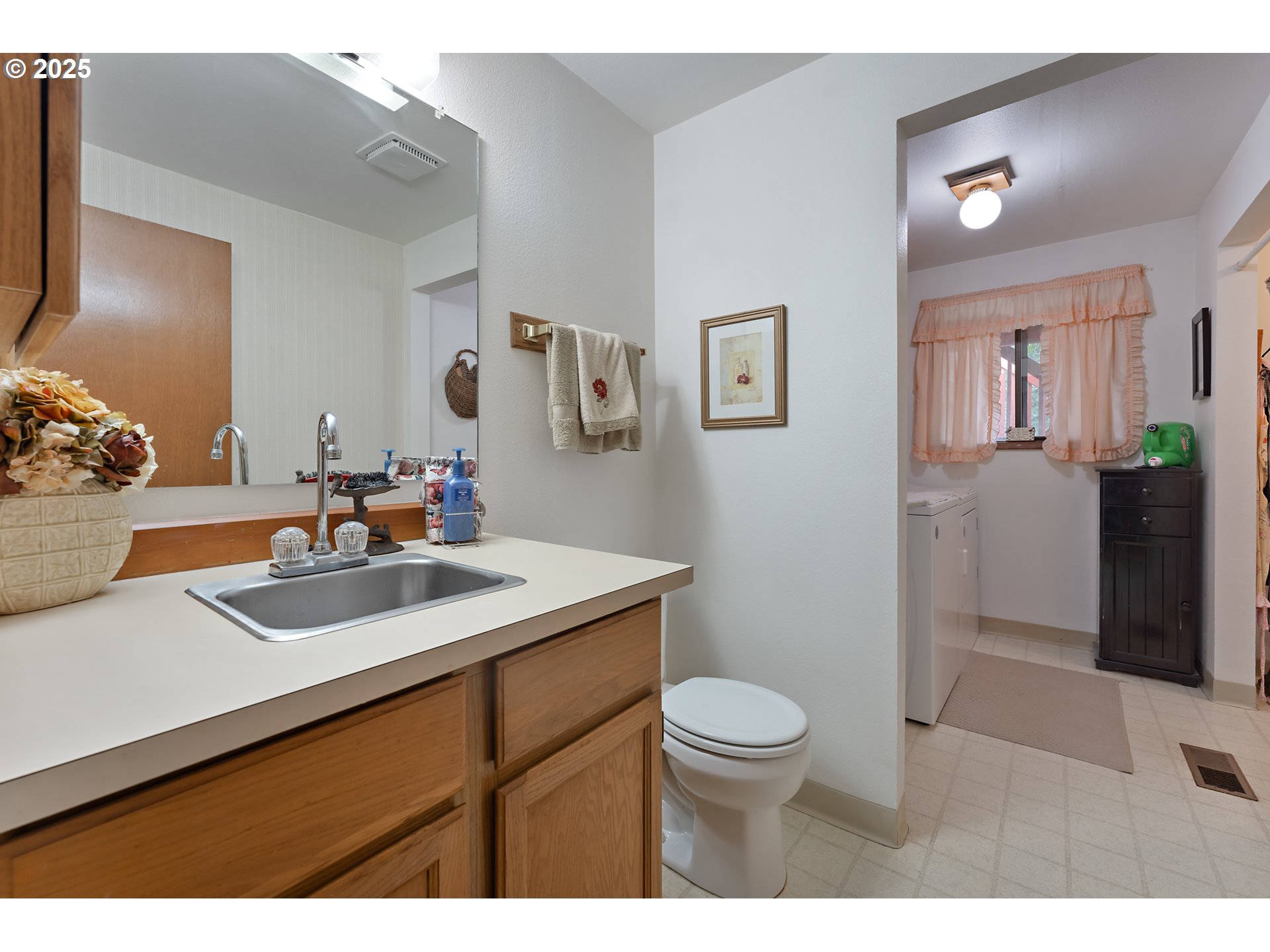 18100 Southwest Barcelona Way Beaverton, OR 97007 - Photo 27 of 41 a bathroom with a sink toilet and shower