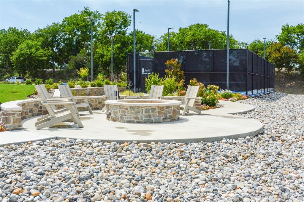 1183 Beacon Shr Road Kemp, TX 75143 - Photo 10 of 16 a view of a backyard with sitting area
