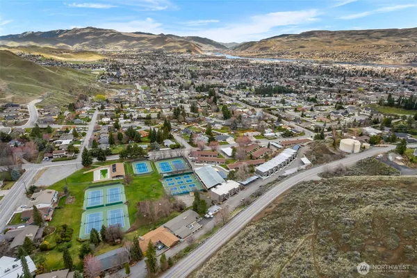 $375,000 | 1818 Skyline Drive, Unit 21, Wenatchee, WA 98801