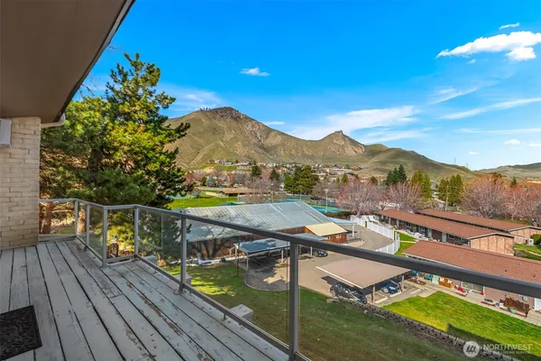 $375,000 | 1818 Skyline Drive, Unit 21, Wenatchee, WA 98801