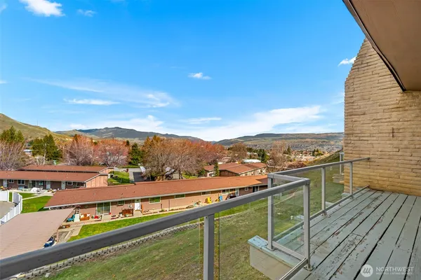 $375,000 | 1818 Skyline Drive, Unit 21, Wenatchee, WA 98801