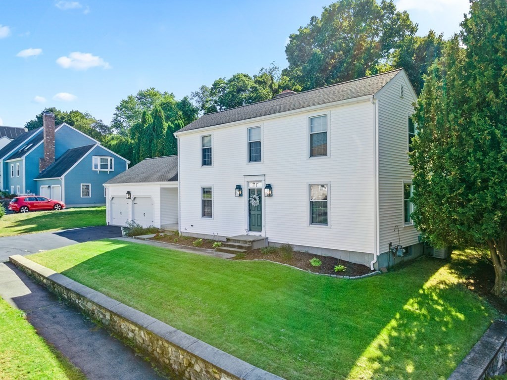 a view of a house with backyard
