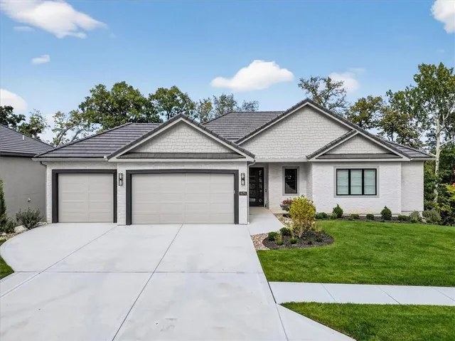$849,900 | 8170 West Lake Drive, Parkville, MO 64152