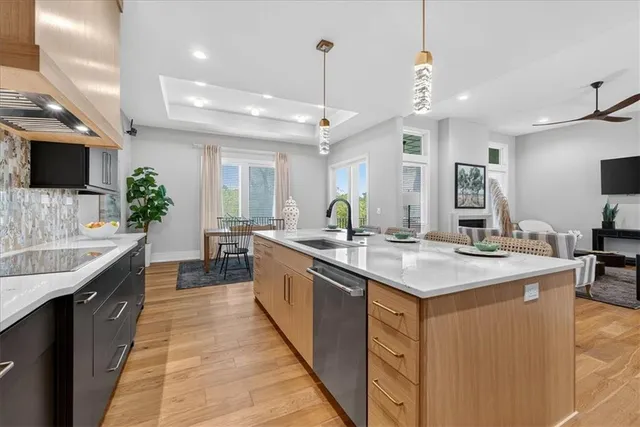 $849,900 | 8170 West Lake Drive, Parkville, MO 64152