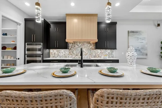 $849,900 | 8170 West Lake Drive, Parkville, MO 64152