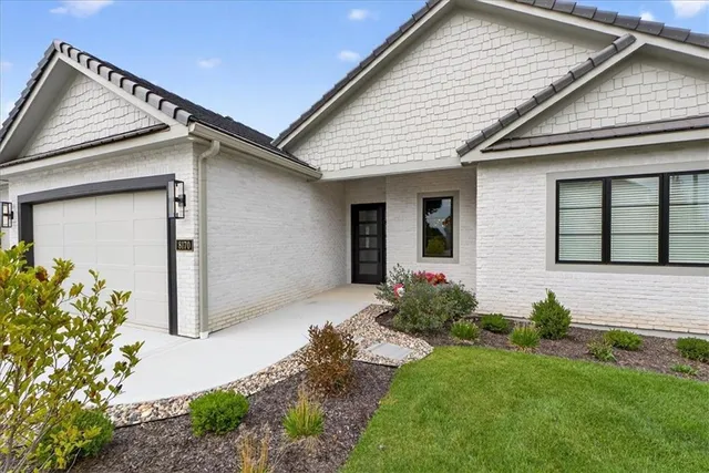 $849,900 | 8170 West Lake Drive, Parkville, MO 64152