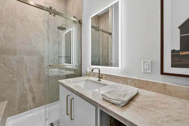 $849,900 | 8170 West Lake Drive, Parkville, MO 64152