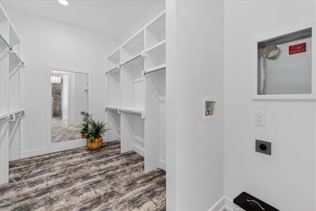 $849,900 | 8170 West Lake Drive, Parkville, MO 64152