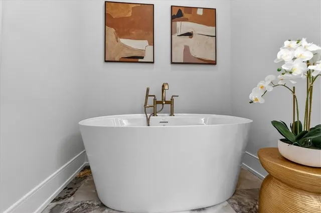 $849,900 | 8170 West Lake Drive, Parkville, MO 64152