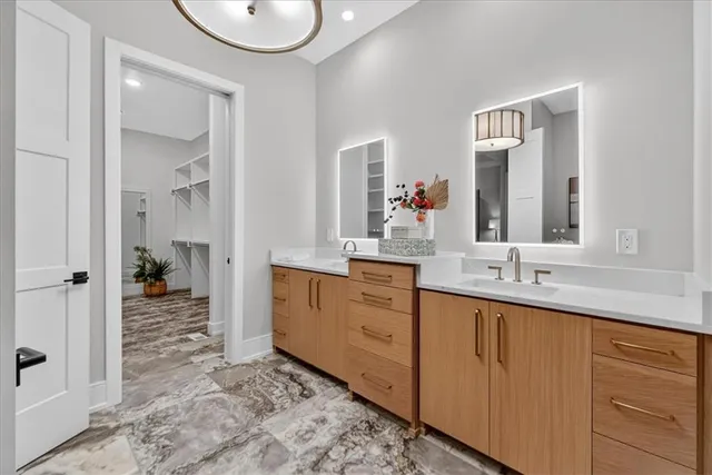 $849,900 | 8170 West Lake Drive, Parkville, MO 64152