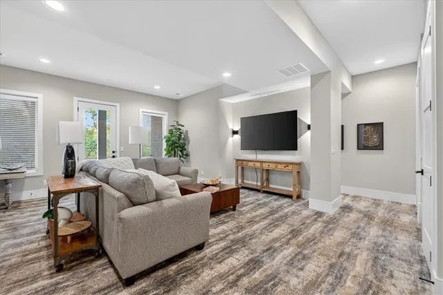 $849,900 | 8170 West Lake Drive, Parkville, MO 64152