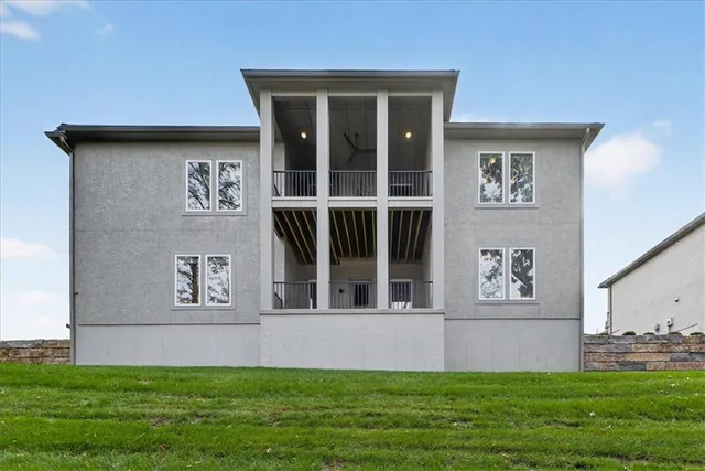 $849,900 | 8170 West Lake Drive, Parkville, MO 64152