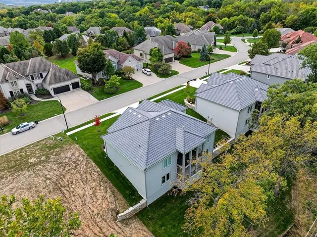 $849,900 | 8170 West Lake Drive, Parkville, MO 64152