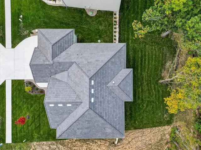 $849,900 | 8170 West Lake Drive, Parkville, MO 64152