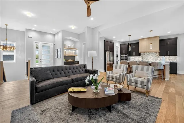 $849,900 | 8170 West Lake Drive, Parkville, MO 64152