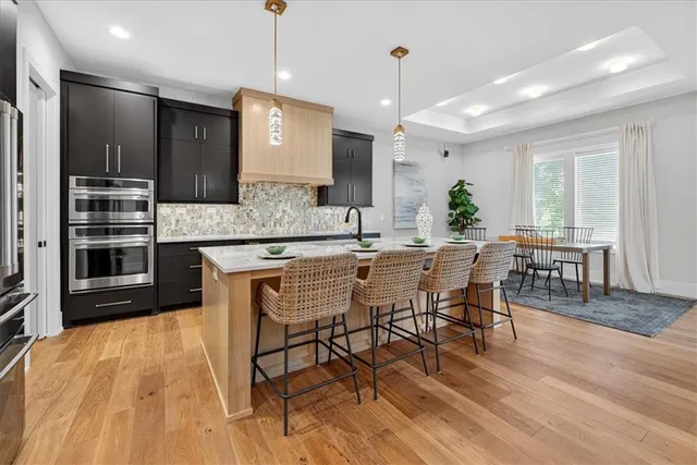 $849,900 | 8170 West Lake Drive, Parkville, MO 64152