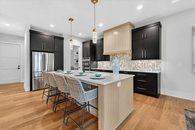 $849,900 | 8170 West Lake Drive, Parkville, MO 64152