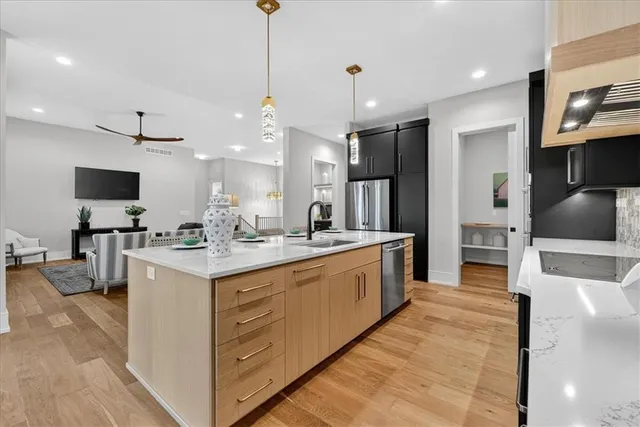 $849,900 | 8170 West Lake Drive, Parkville, MO 64152