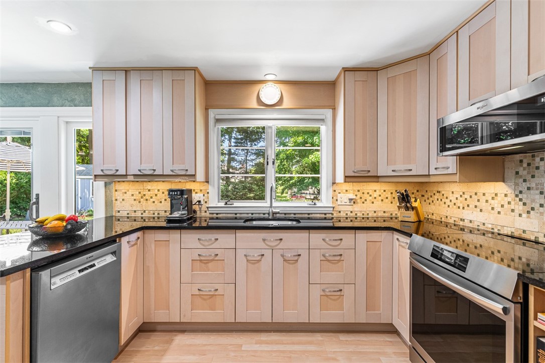71 Primrose Hill Road Barrington, RI 02806 - Photo 11 of 49