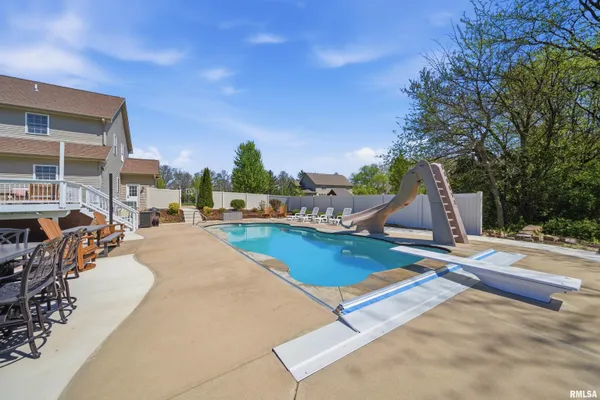 $630,000 | 26805 Liberty Lane, Washington, IL 61571