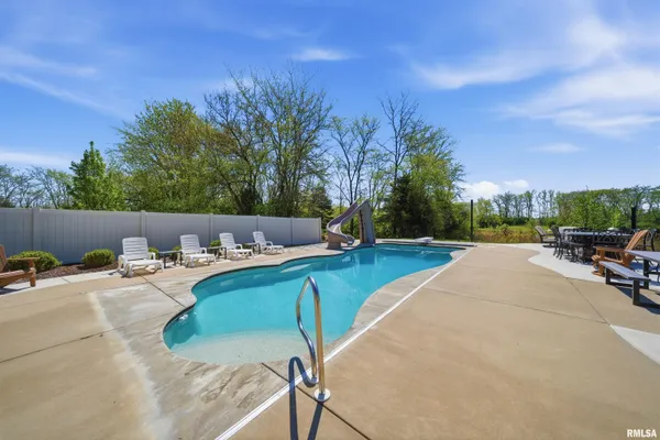$630,000 | 26805 Liberty Lane, Washington, IL 61571
