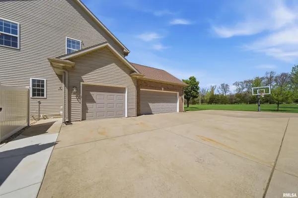 $630,000 | 26805 Liberty Lane, Washington, IL 61571