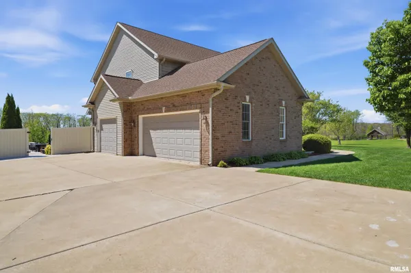$630,000 | 26805 Liberty Lane, Washington, IL 61571